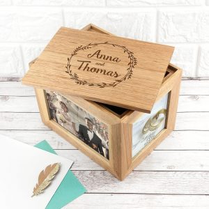 Personalised Oak Photo Keepsake Box – Couples Wreath (Medium)