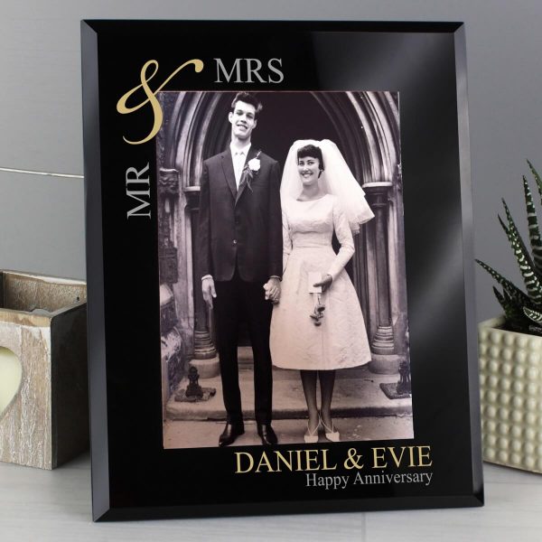 Personalised Gold Couples 7×5 Black Glass Photo Frame