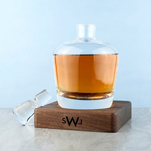 Personalised Whisky Decanter with Walnut Base – Initials