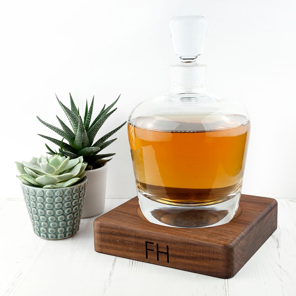 Personalised Whisky Decanter with Walnut Base – Initials